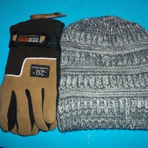 nwt -20 degree gloves with matching hat!